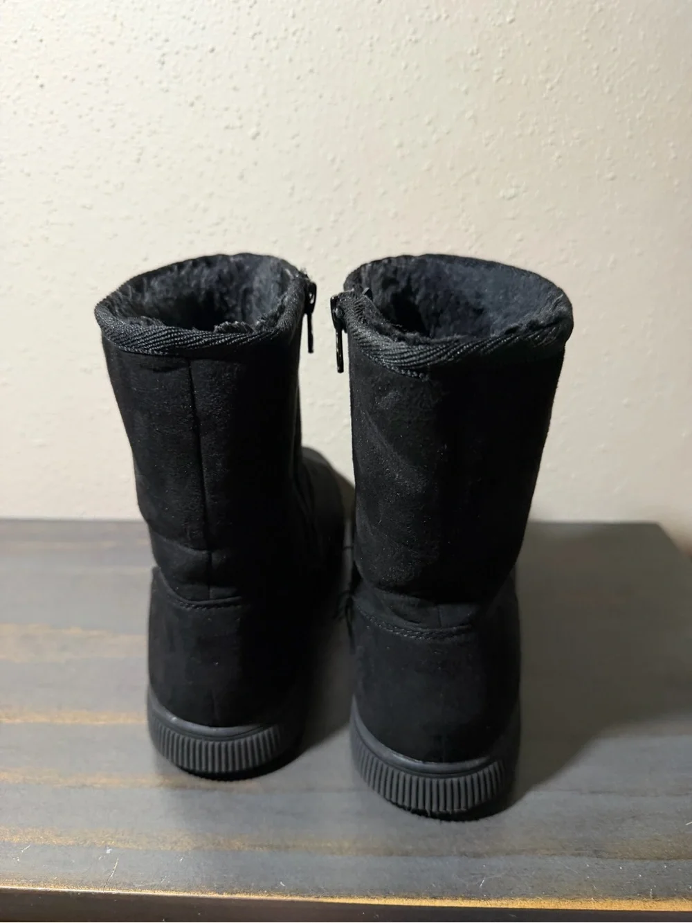 Cat & Jack Kids Black Plush-Lined Winter Boots size 5